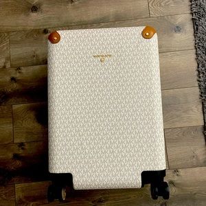 MICHAEL MICHAEL KORS
Logo Suitcase